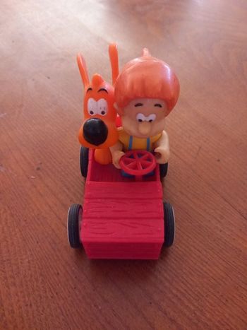 Voiture longueur 8 cm.