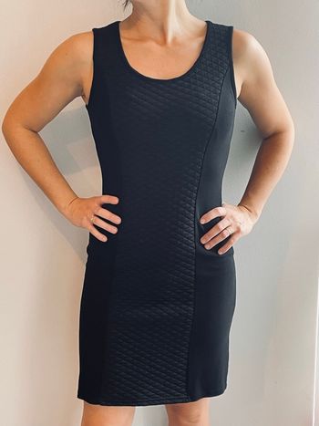 Robe noire chic femme sans manches