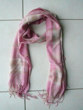 Foulard rose à franges