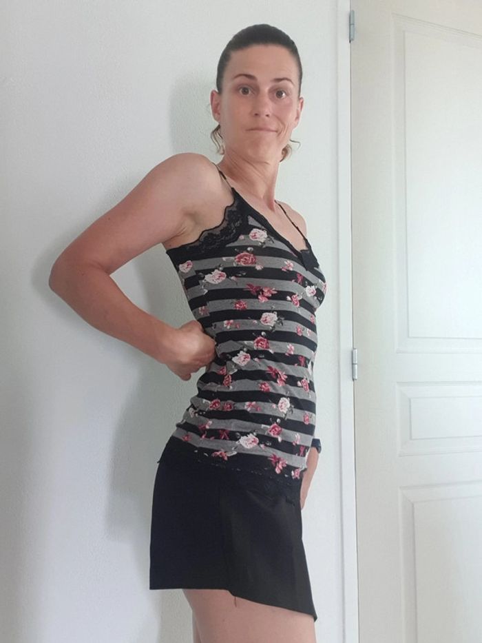 Haut Tee-shirt débardeur femme taille 36-38 rayures dentelle motif fleuri - photo numéro 2