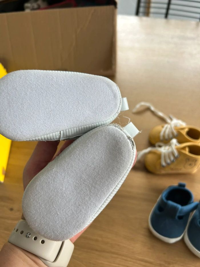 3 chaussures bébé 0-3mois - photo numéro 2