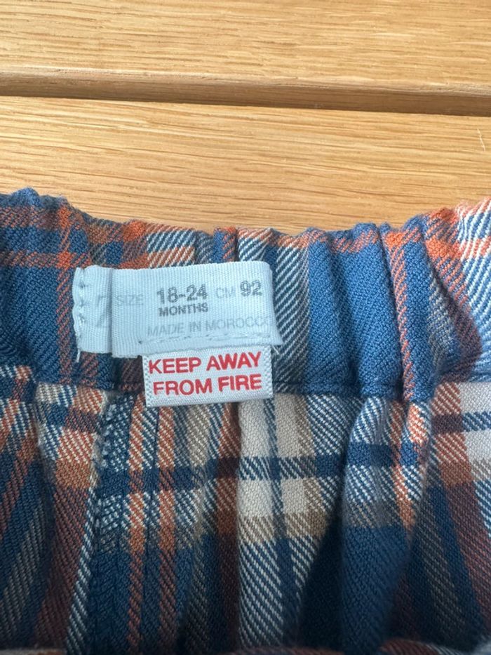 Tenue 2 pièces composé d’une jupe-short tartan écossai et d’un teeshirt assorti - Taille 3 Ans - photo numéro 13