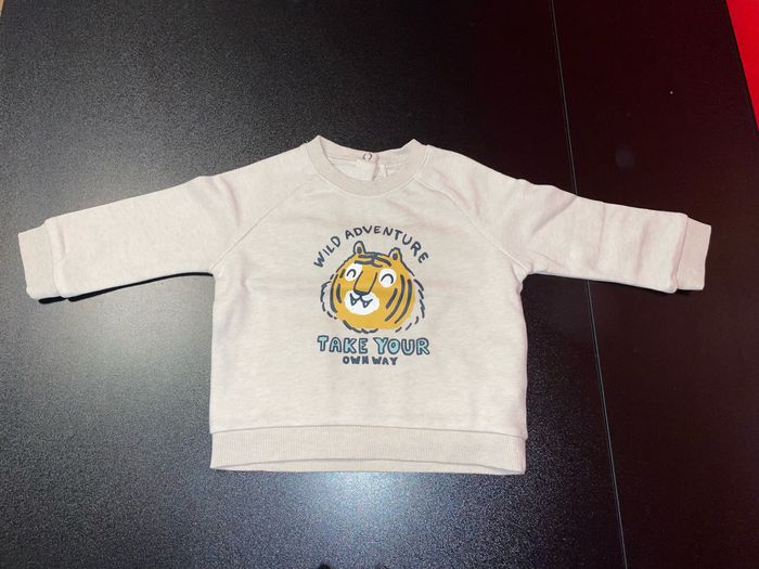 Sweat beige motif tigre taille 9 mois