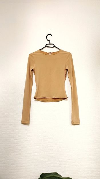 Haut court moulant manche longue beige 34 très bon état HM