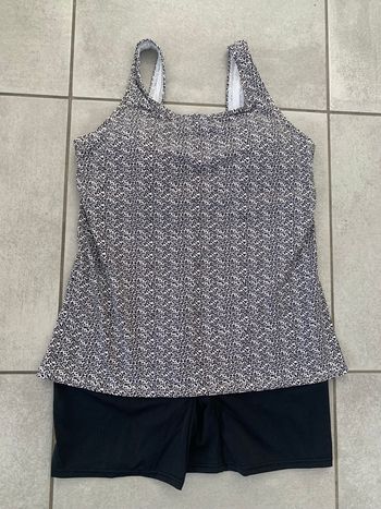 Maillot de bain short Najaiji taille 38