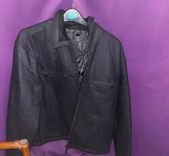Veste east pole