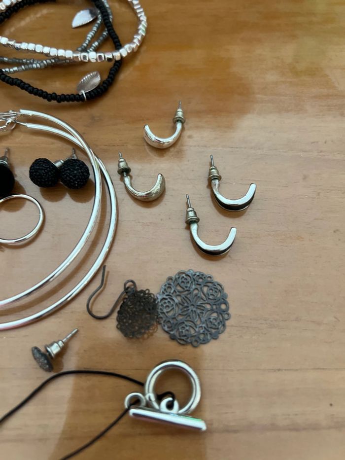 Lot de bijoux argent/noir - photo numéro 3