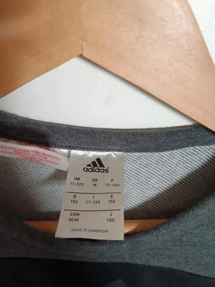 C13 sweat gris/noir Adidas 11-12 ans - photo numéro 3