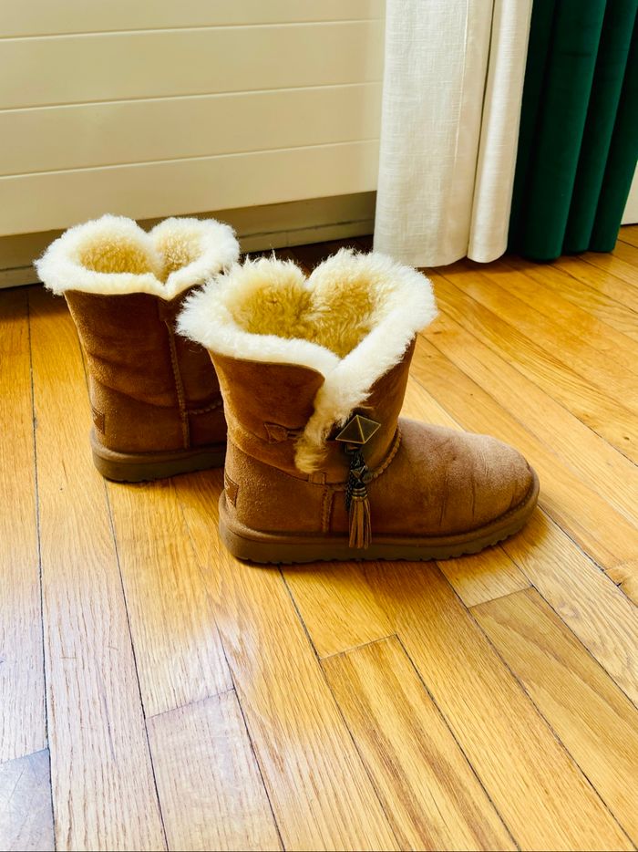 Bottines fourrées UGG marron/beige taille 34/36 en très bon état - photo numéro 2