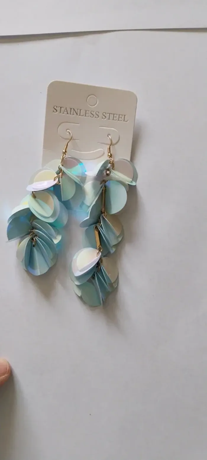 Boucles d'oreilles fantaisie. Neuves - photo numéro 2