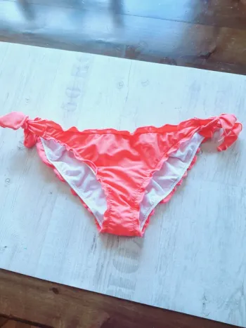 Tanga de bain noué