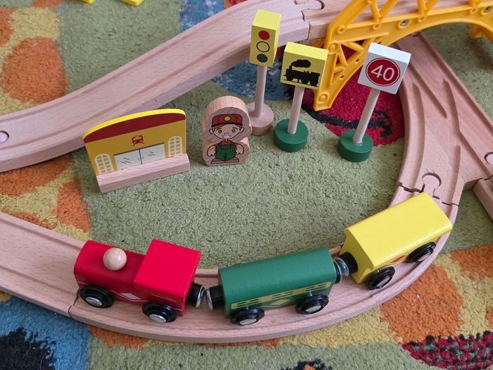 MON PREMIER TRAIN EN BOIS 80 PIÈCES GRAND CIRCUIT - photo numéro 4
