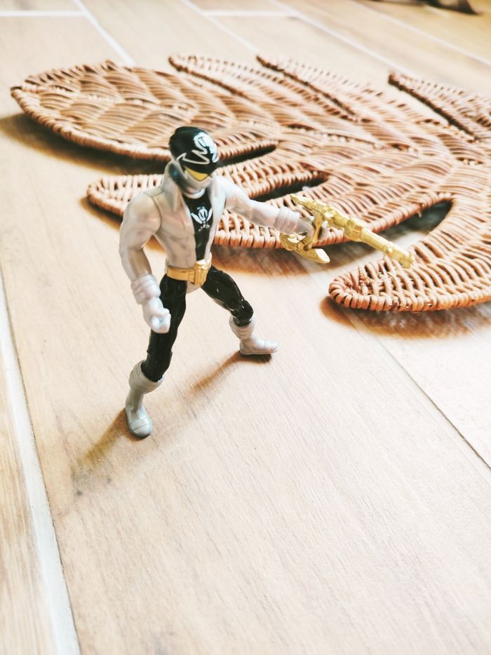 🙅 Power rangers super megaforce figurine ranger argent silver et son épée marque Bandai - photo numéro 3