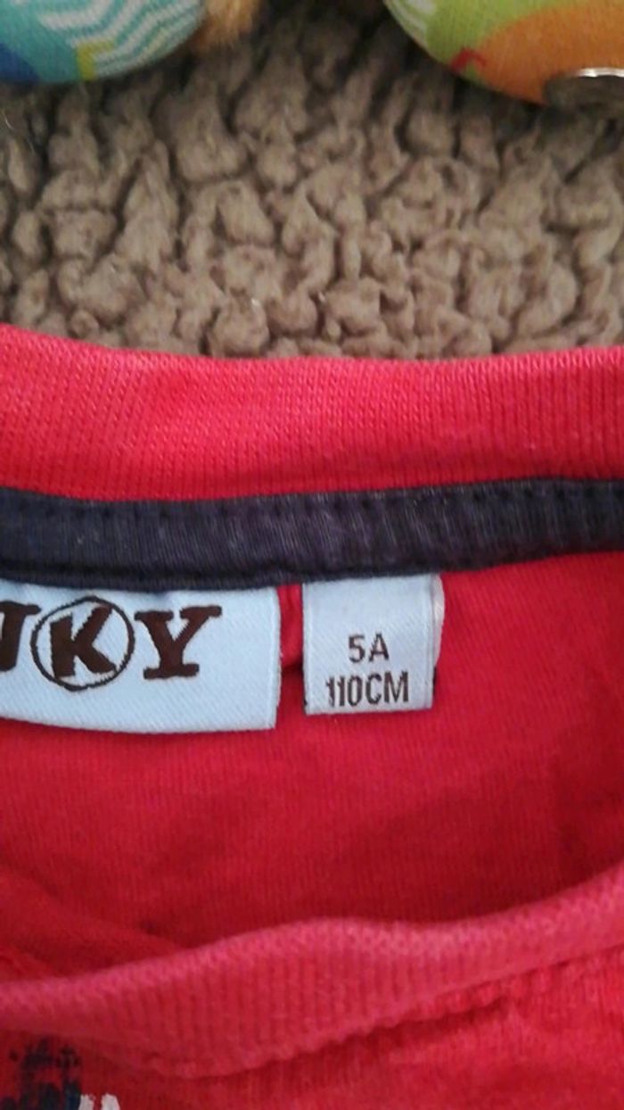 T shirt manches longues rouge 5 ans - photo numéro 3