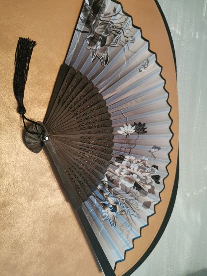 Éventail style japonais fleurs