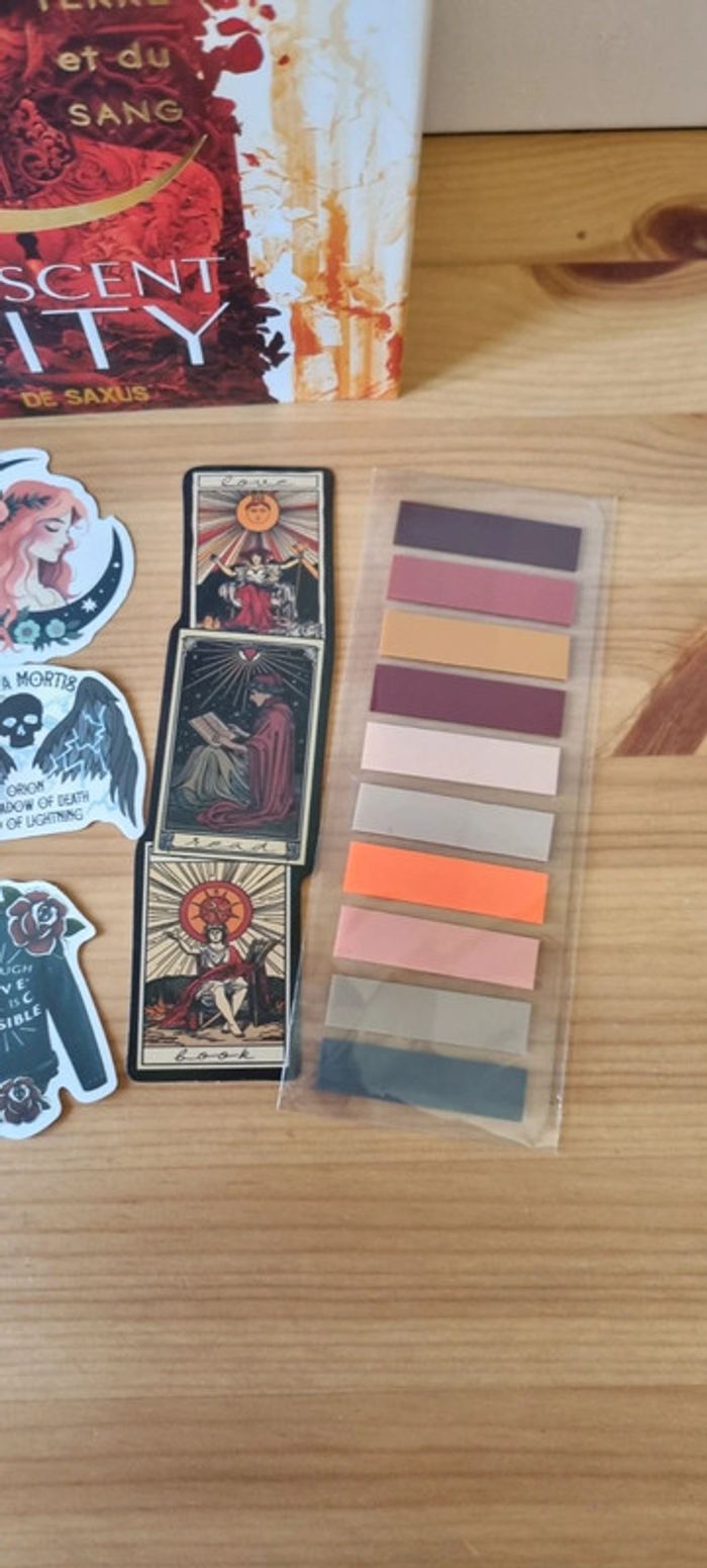 Crescent city 1 collector + Goodies - photo numéro 4