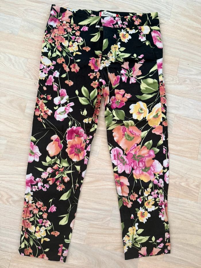 Pantalon fleuri Kelyna – Taille 36 en très bon état - photo numéro 2