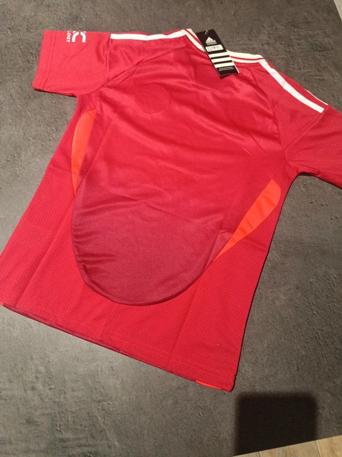 Tenue foot Manchester United rouge. T.22 - photo numéro 2