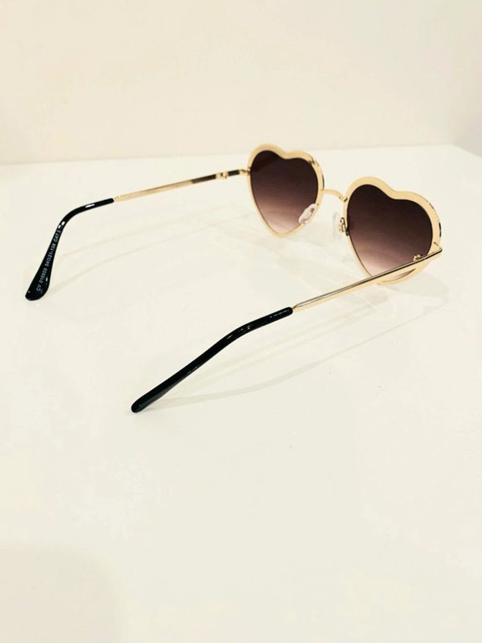 Lunette de soleil femme cœur beige et dorée verres dégradés UV protection catégorie 3 - photo numéro 5