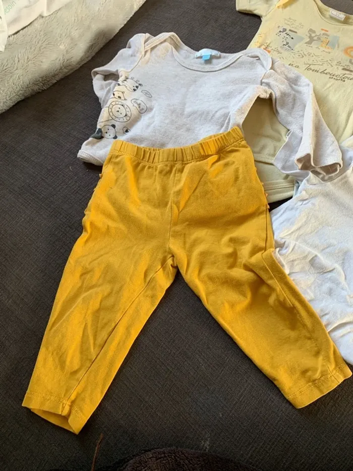 Lot 4 bodies et un legging 1 an - photo numéro 2
