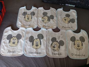 7 bavoirs Mickey