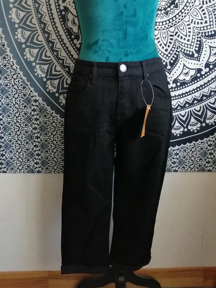 Pantacourt noir en jeans stretch  / gémo / (40)