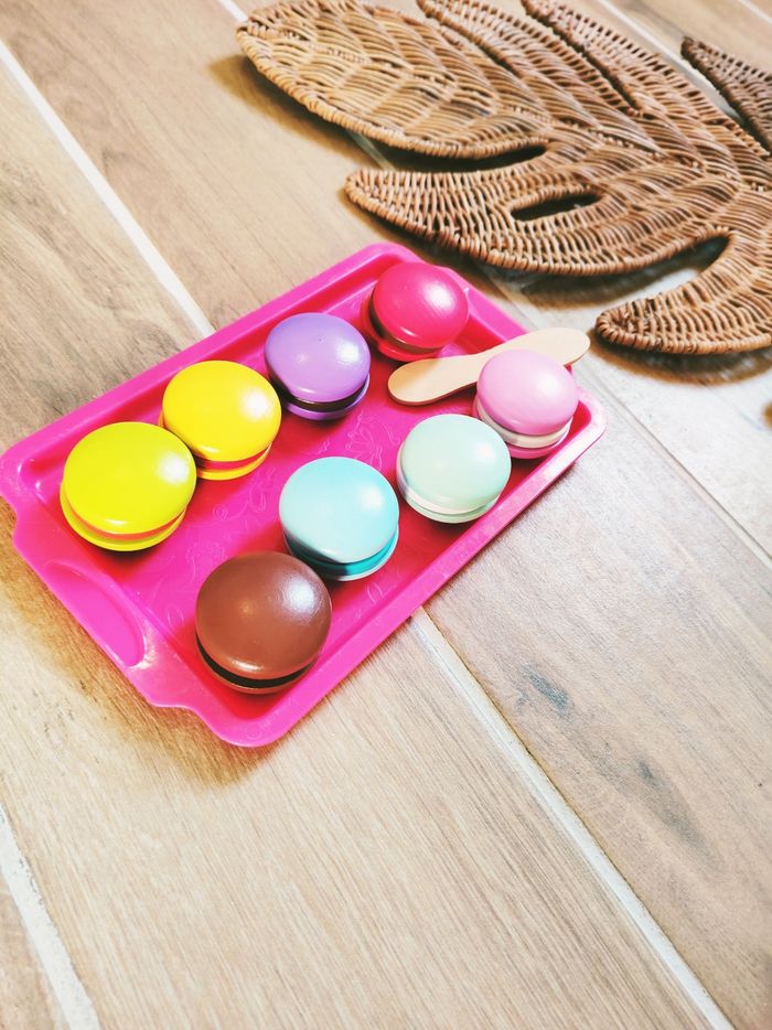 🍰Dinette macarons en bois à scratch avec plateau en plastique marque Oxybul - photo numéro 3