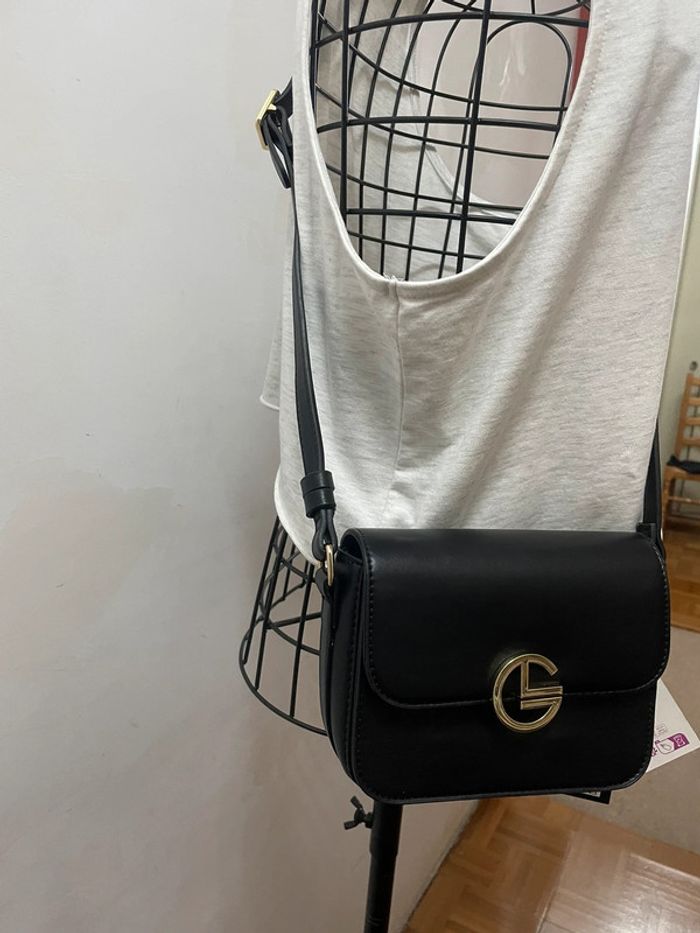 prix en boutique 65€, Sac besace Galeries Lafayette enduit lisse - photo numéro 13