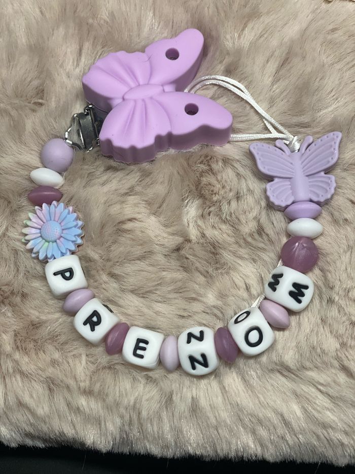 Attache tétine personnalisée papillons
