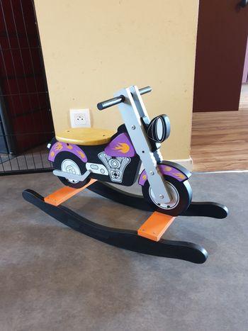 Moto à bascule en bois