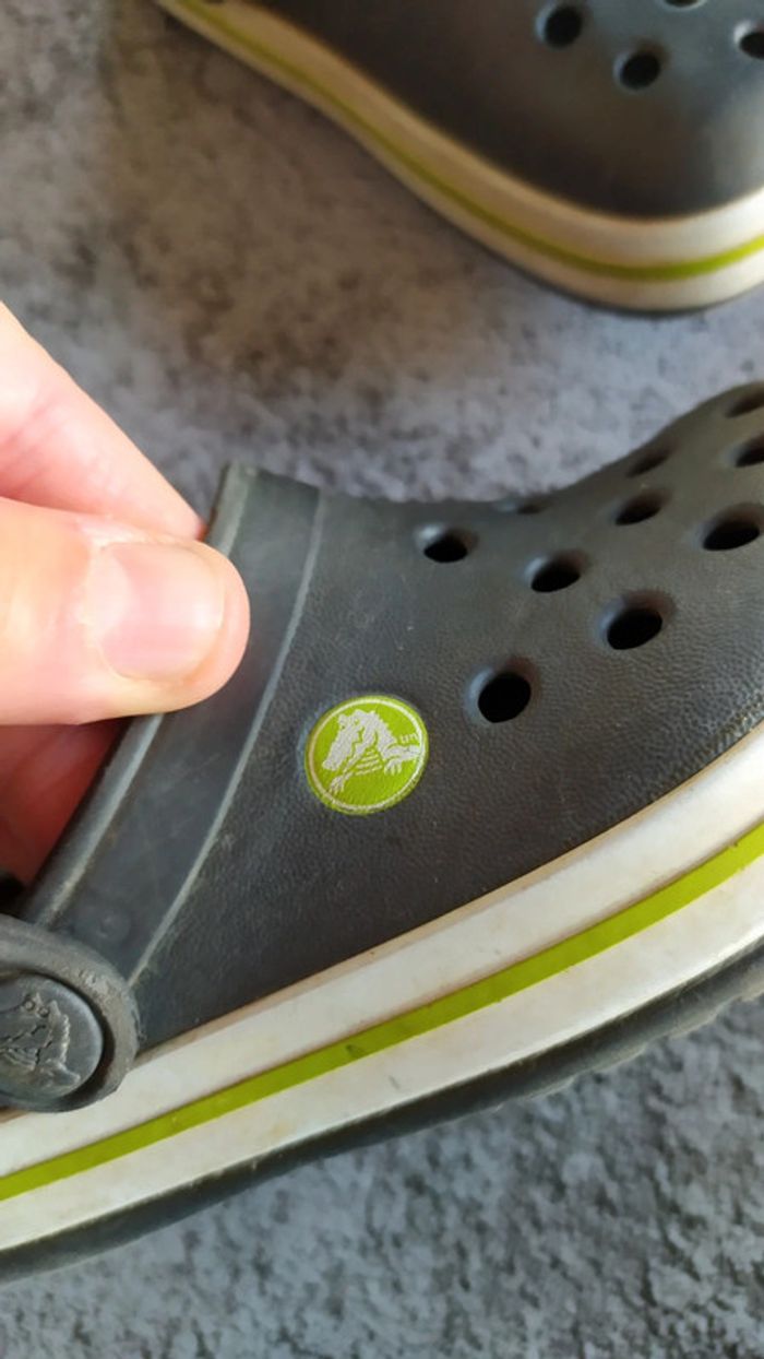 Crocs enfants taille 24 - photo numéro 2