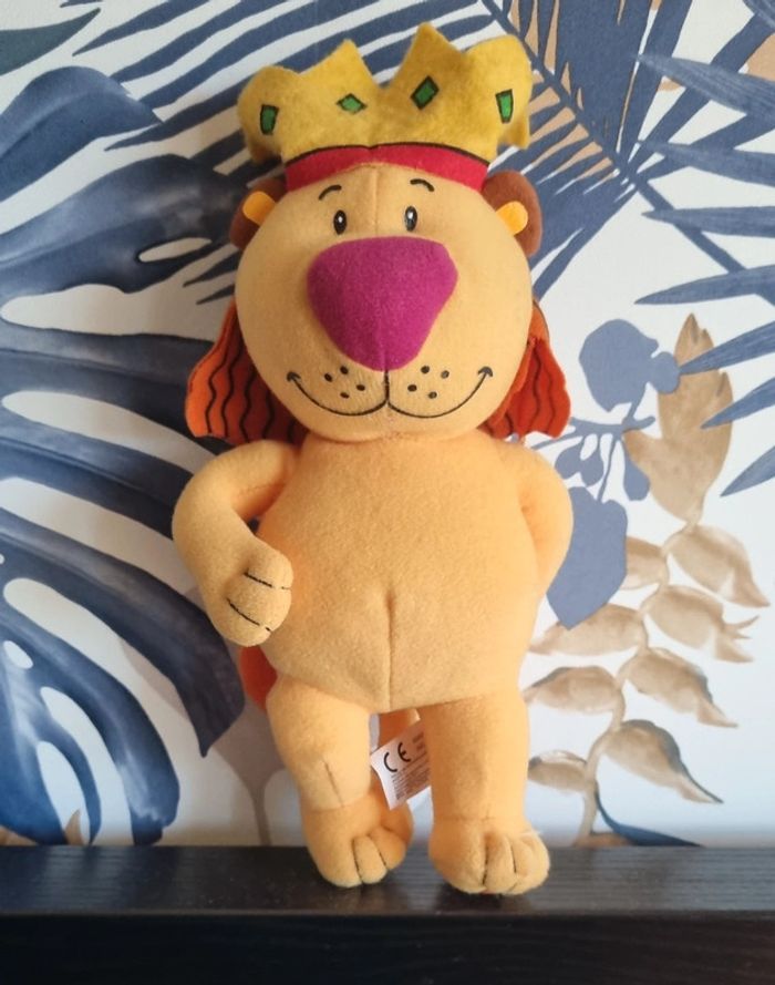 Figurine le roi lion et sa couronne - photo numéro 1
