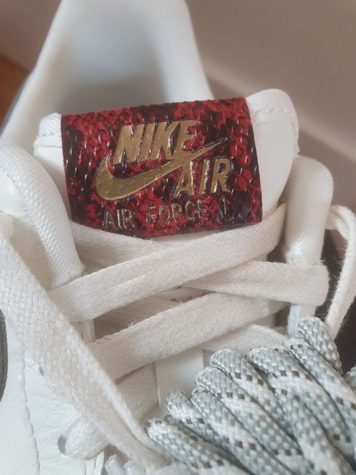Nike Air Force 1 "Year of the Snake"(38.5) - photo numéro 3