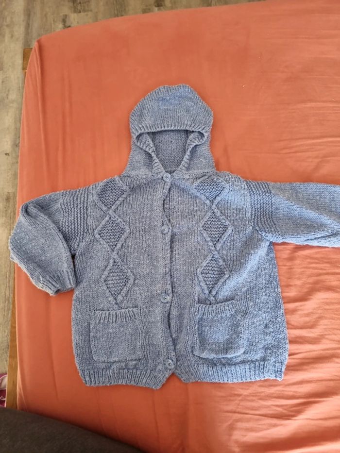 Gilet tricoté main en 5 7ans