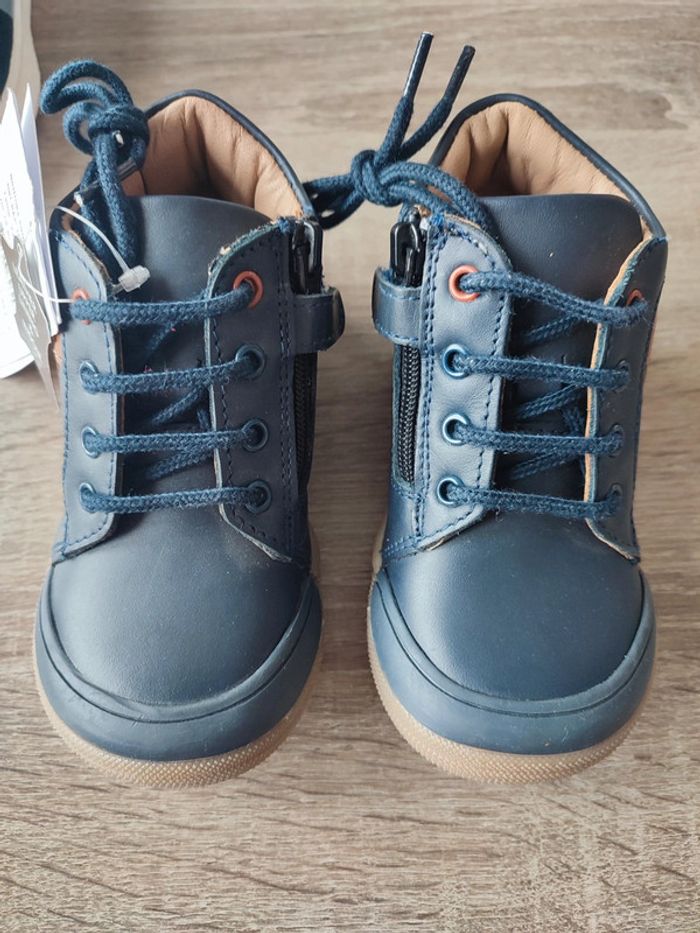 Chaussures enfant taille 23 - photo numéro 3