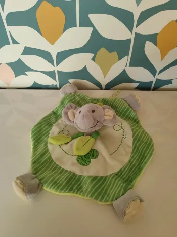 Doudou plat éléphant titoutam