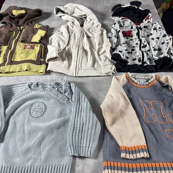 Lot 5 pull gilets taille 24 mois