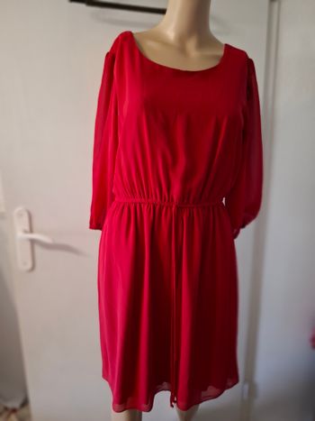Robe taille 36/38 en très bon état Mesure dans l'annonce 