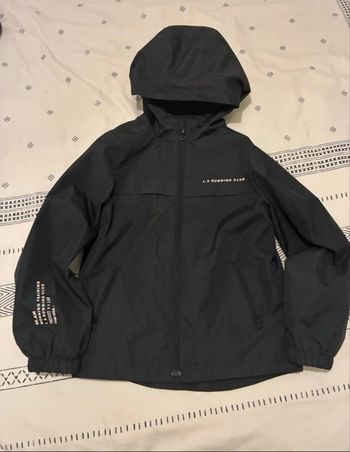 Coupe vent imperméable à capuche noir Kiabi 8ans