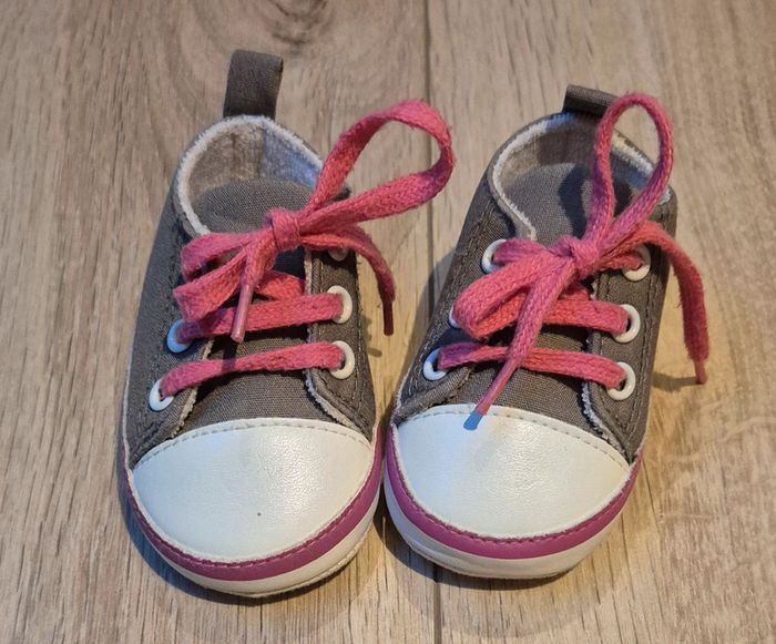 Chaussures chaussons bébé type baskets fille taille 18 - photo numéro 3