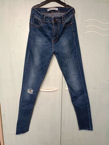 Jean troué Hello Miss