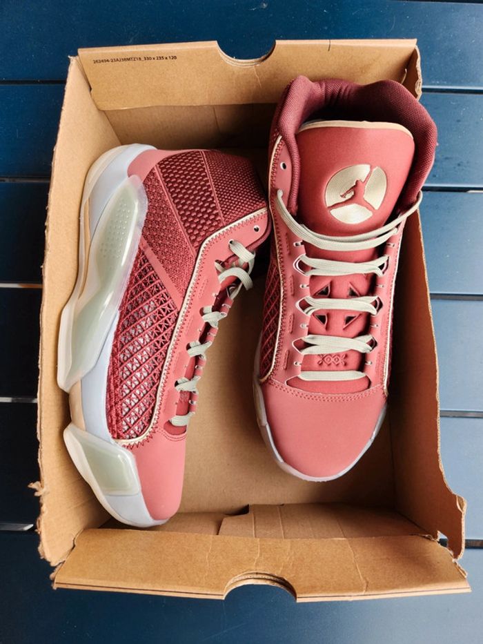 Jordan 28 CNY neuves Taille 44,5 bordeau