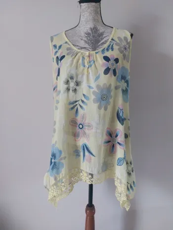 Haut fantaisie à fleurs