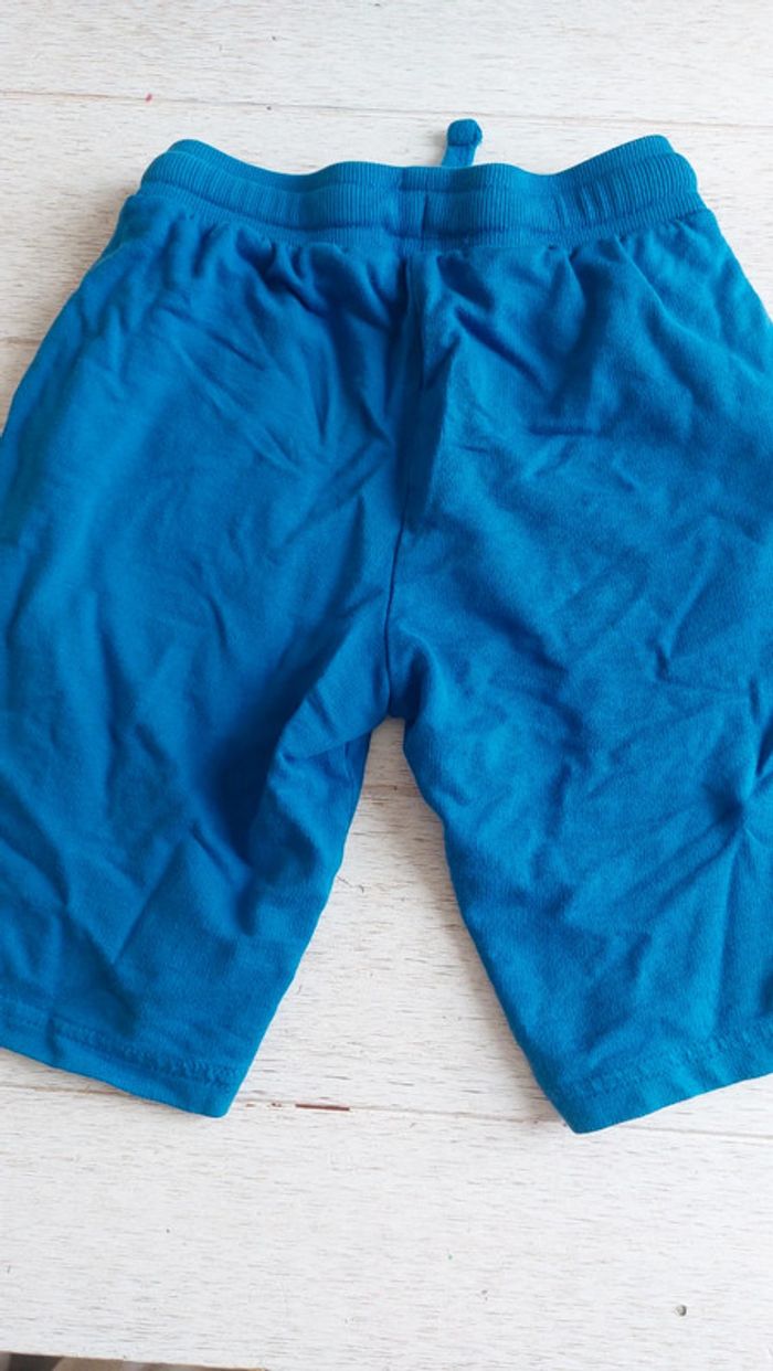 Short spider man 6/7 ans bon état - photo numéro 2