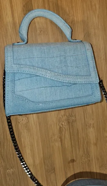 Sac Zara bleu et sa chaîne