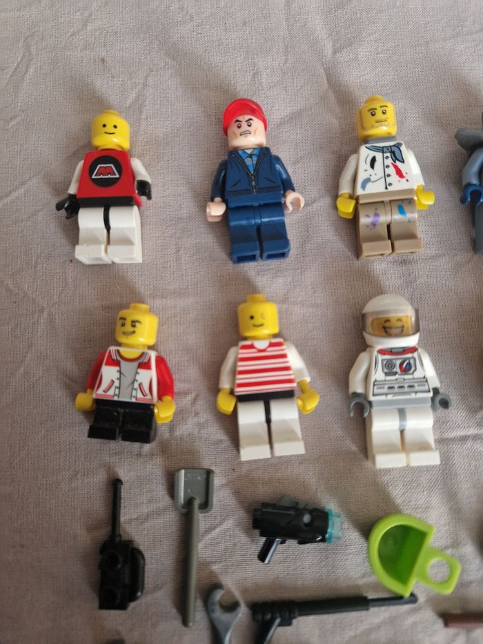 Lot figurines lego + accessoires (4) - photo numéro 2