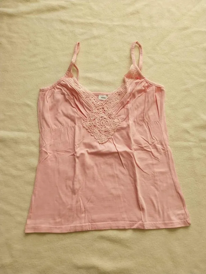 Debardeur rose avec broderie devant TM