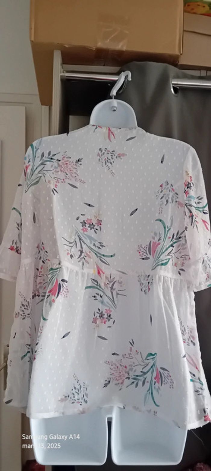 Blouse en voile col V motif floral avec pois blanche femme 42 blanche porte - photo numéro 8