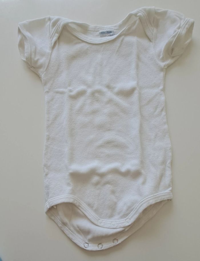 Lot de 5 bodies manches courtes 12 mois - photo numéro 8