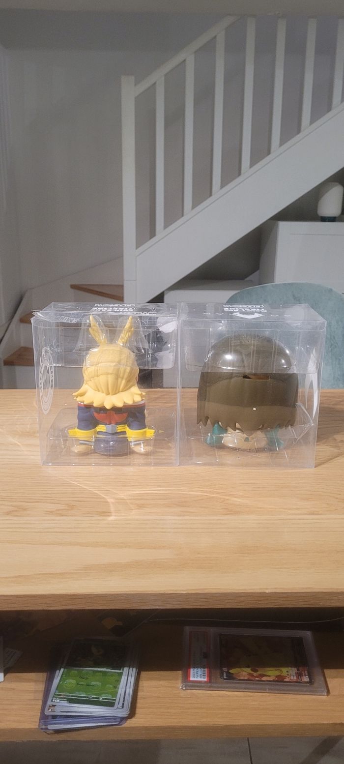Lot de 2 Figurines Tirelire aquaman et my héro academia - photo numéro 4